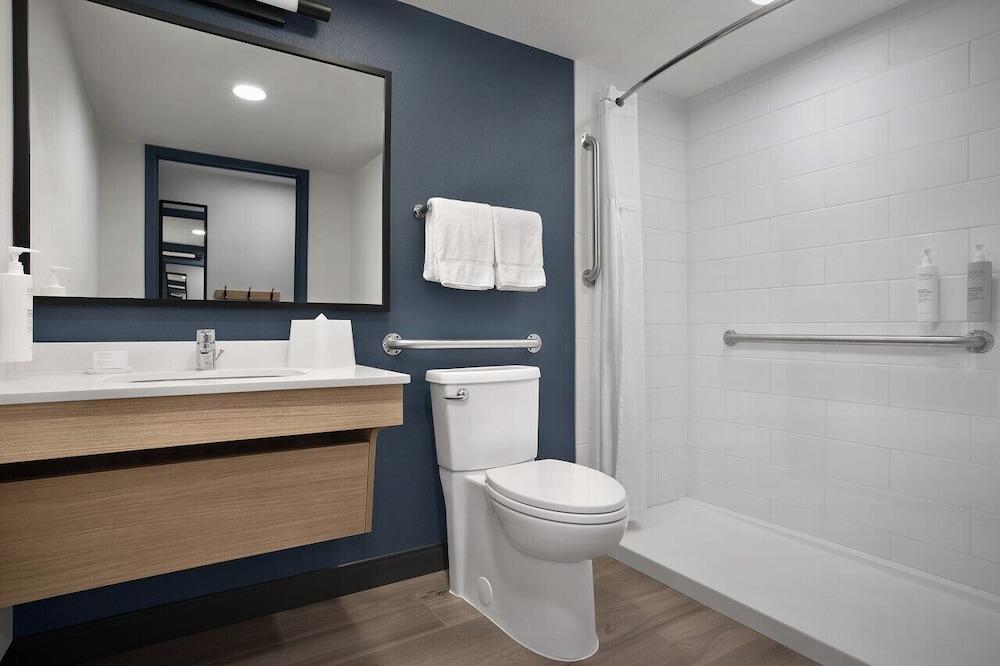 Spark by Hilton Denver East I 70