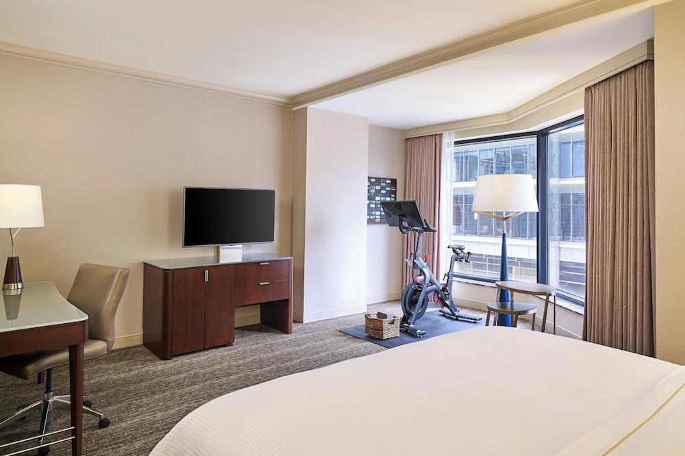 The Westin Chicago River North