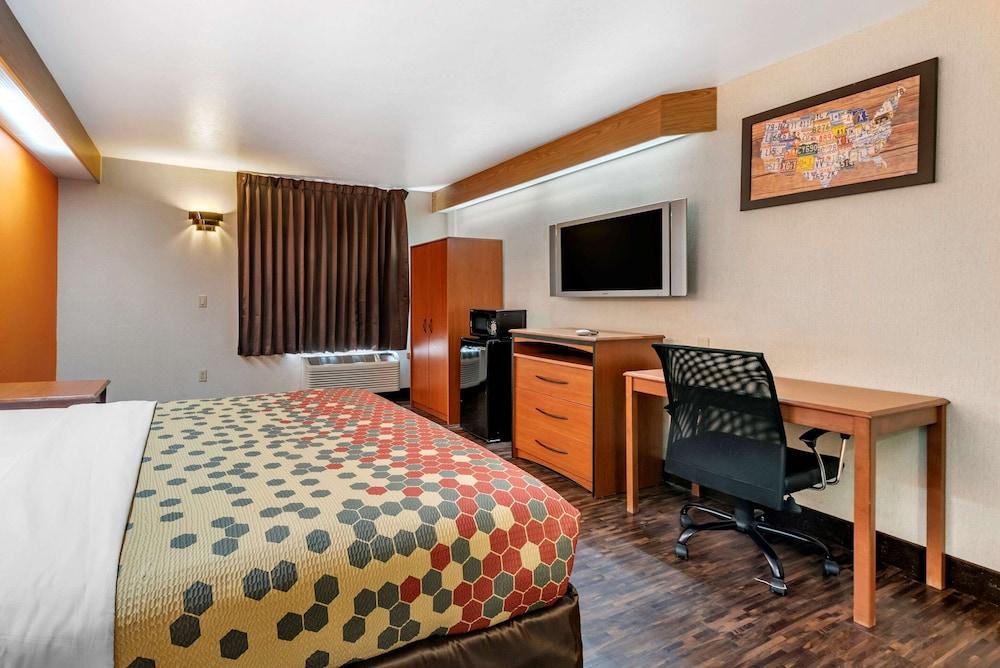 Econo Lodge North Academy