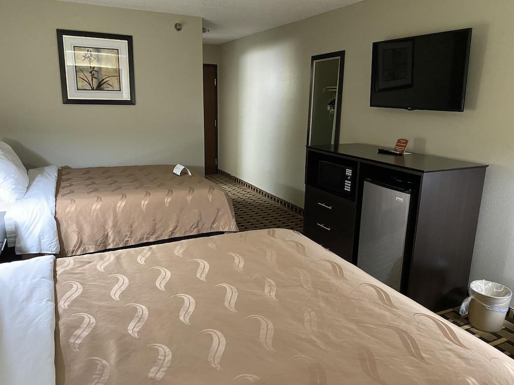 Quality Inn Morton at I-74