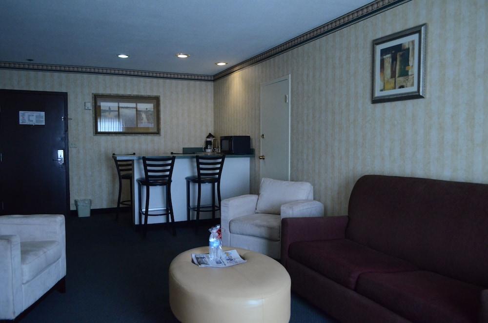Rodeway Inn & Suites East Windsor
