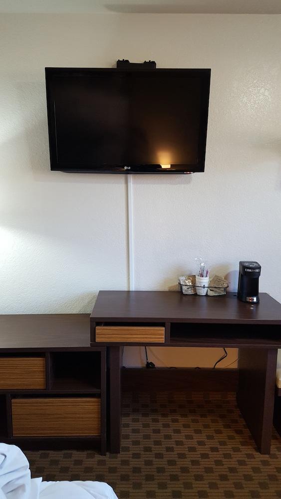 Super 8 by Wyndham Santa Rosa