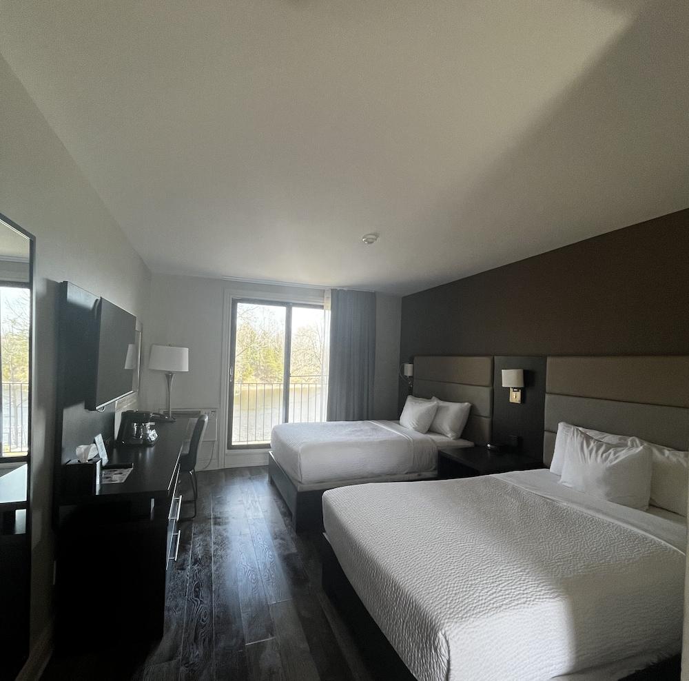 Ramada by Wyndham Ottawa On The Rideau