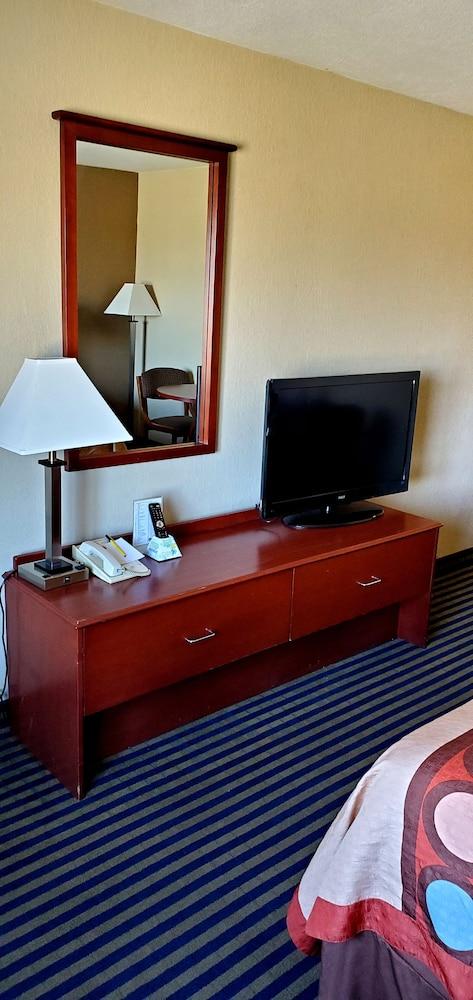 Super 8 by Wyndham Marshalltown