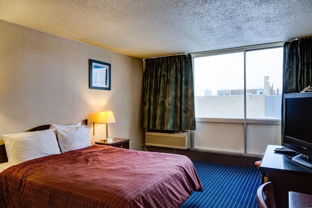 University Hotel & Suites