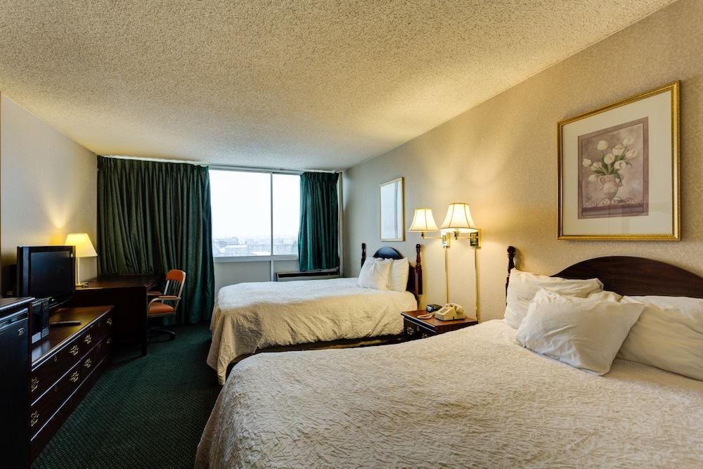 University Hotel & Suites