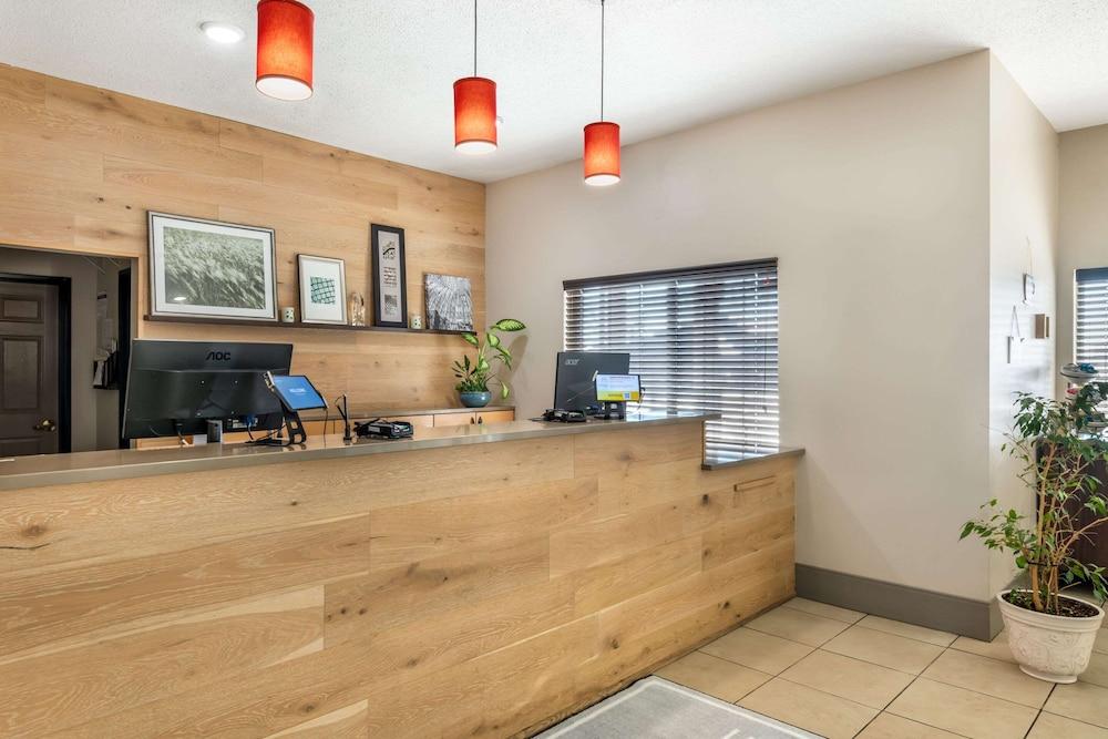 Country Inn & Suites by Radisson, Watertown, SD