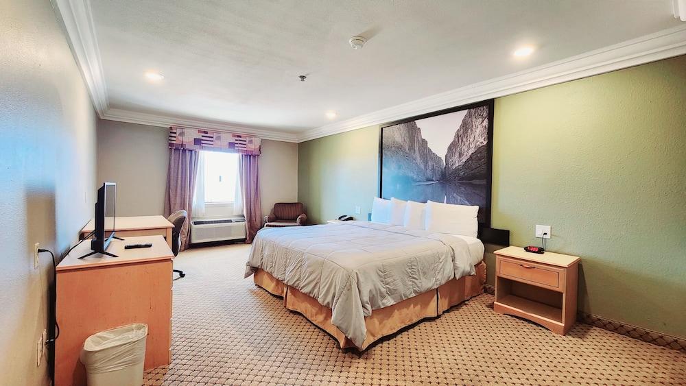 Super 8 by Wyndham Temple I-35