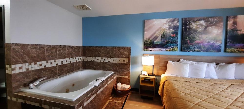 Days Inn by Wyndham Neenah