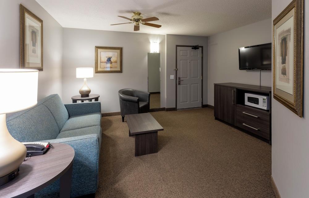 Paynesville Inn And Suites