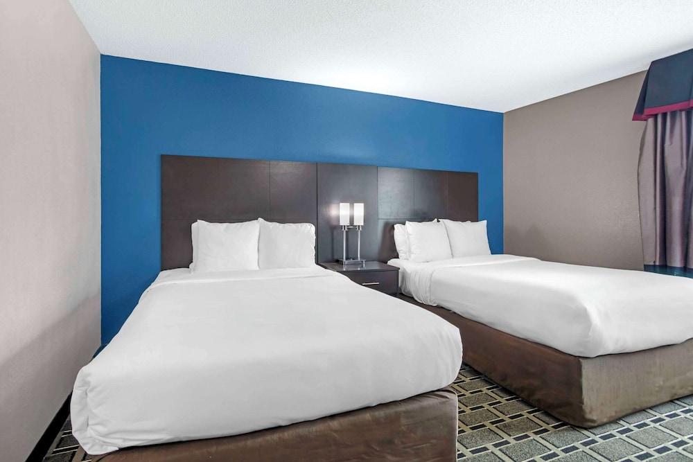 Comfort Suites Nashville Airport - BNA