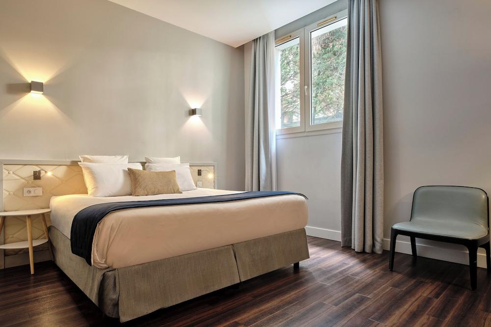 Hotel Atrium by HappyCulture