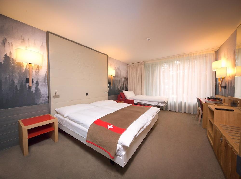 Agora Swiss Night by Fassbind