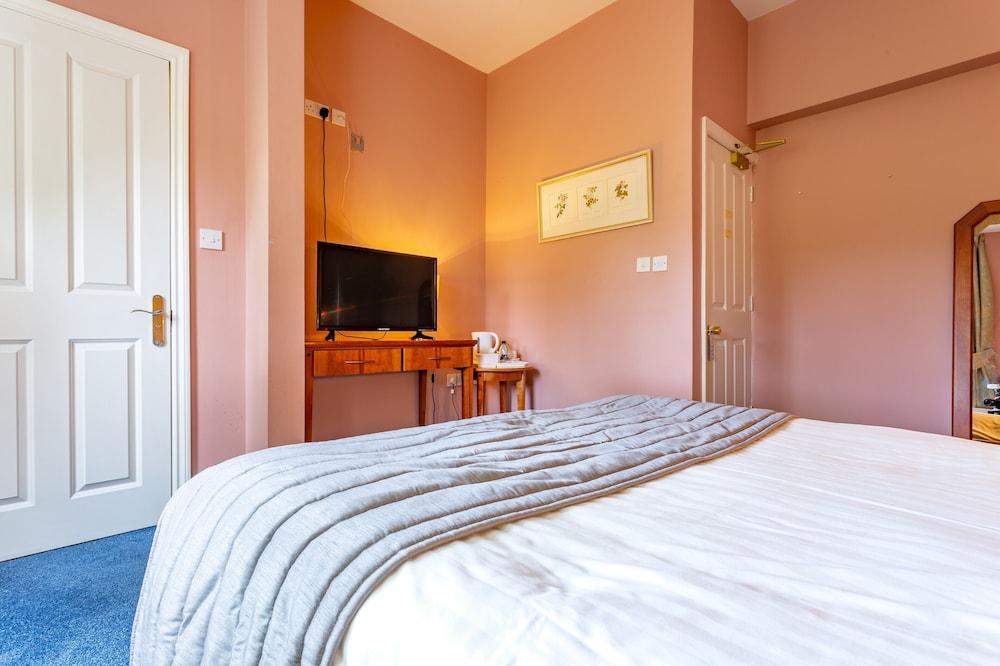 Woodland Manor Hotel