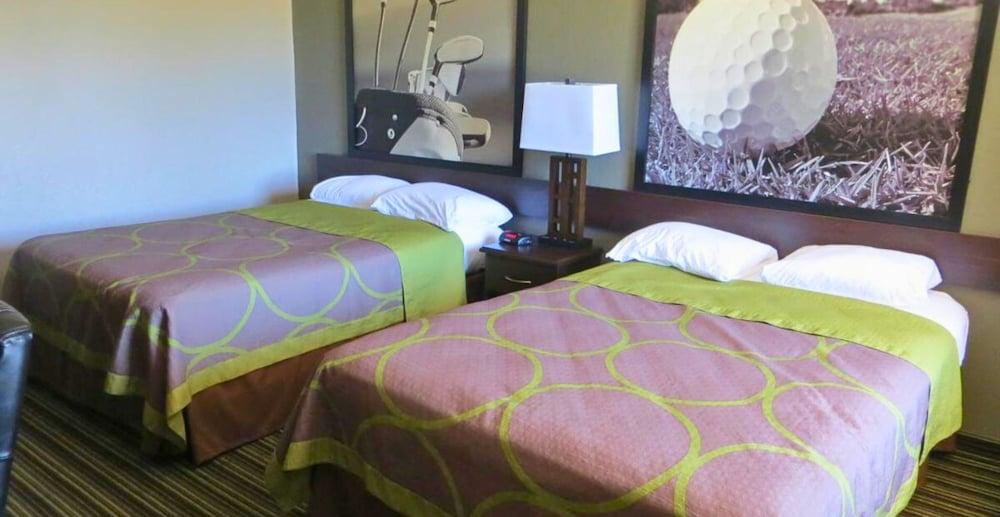 Super 8 by Wyndham Fort Myers