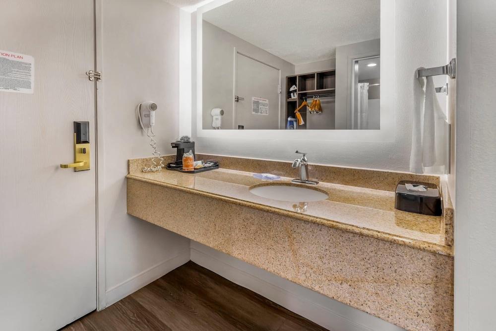 Quality Inn & Suites Raleigh Durham Airport