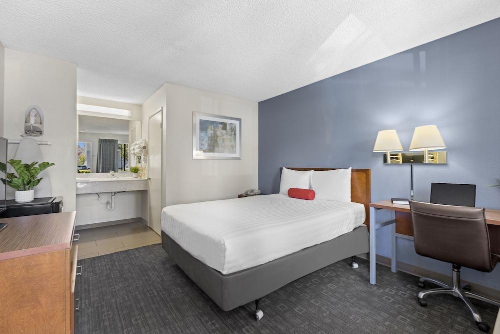 Good Nite Inn - Calabasas