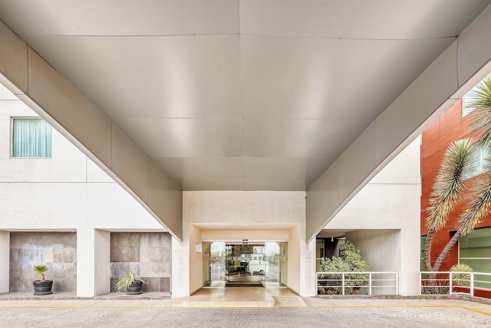 Fiesta Inn Express San Luis Potosí Oriente