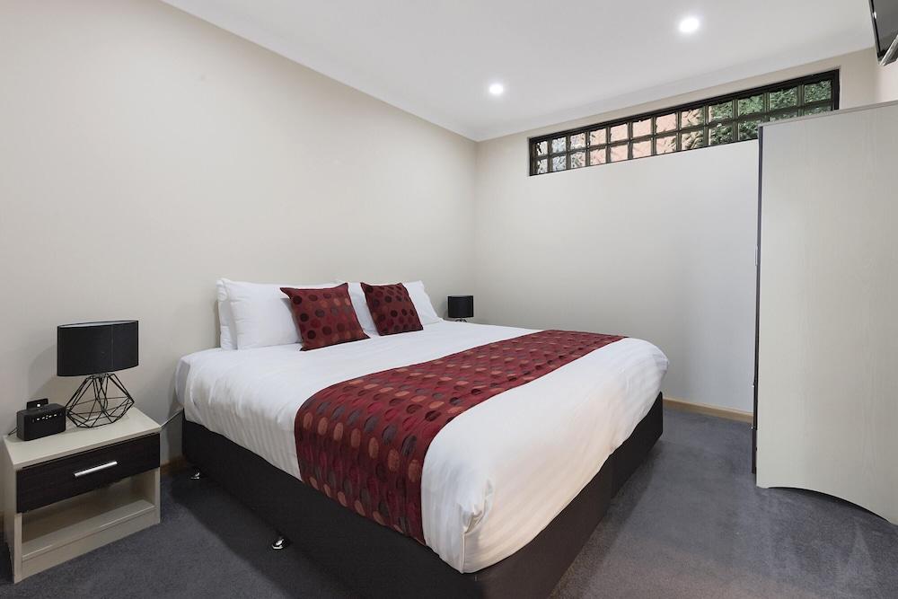 Commodore Regent Launceston