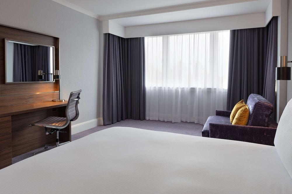 DoubleTree by Hilton Edinburgh Airport