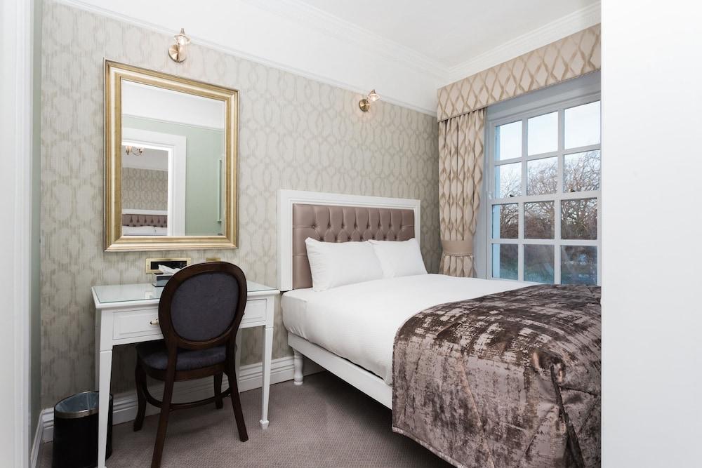 Stauntons on the Green