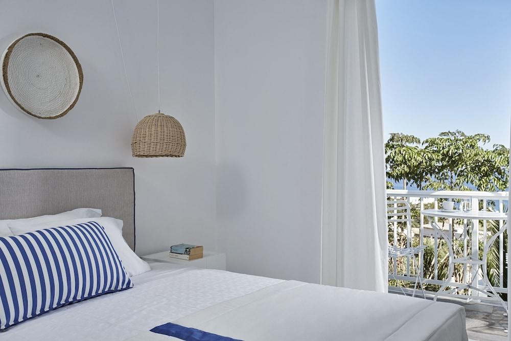 Mr & Mrs White Tinos