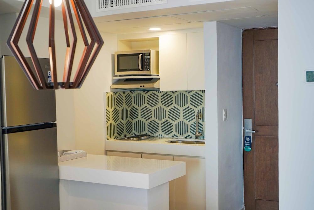 Luna Palace Hotel and Suites