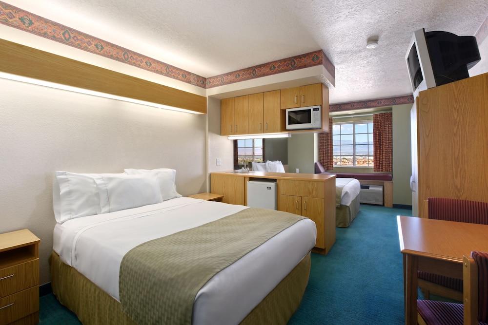 Microtel Inn & Suites by Wyndham Albuquerque West