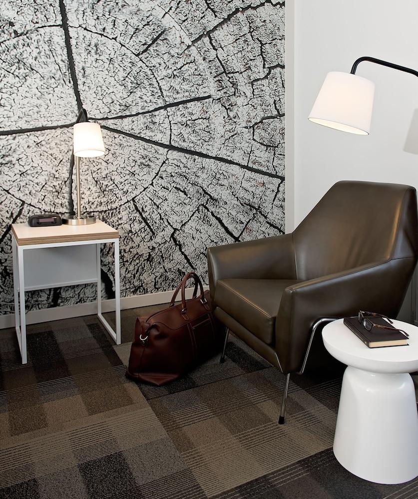 Coast Canmore Hotel & Conference Centre