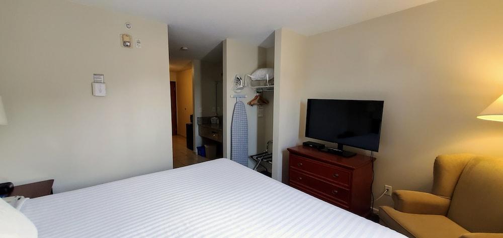 Travelodge by Wyndham Stony Plain