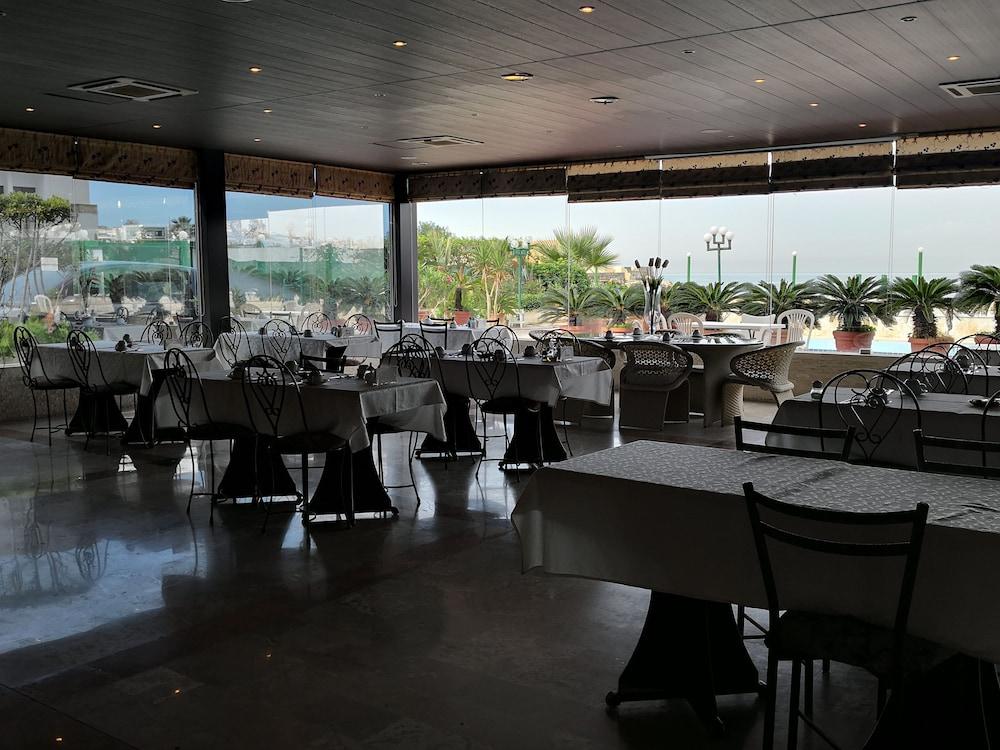 Holiday Suites Hotel And Beach