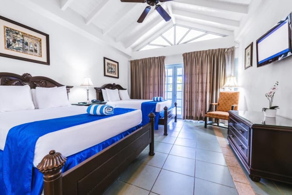 Savannah Beach Club Hotel