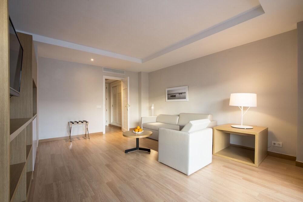 Estival Torrequebrada