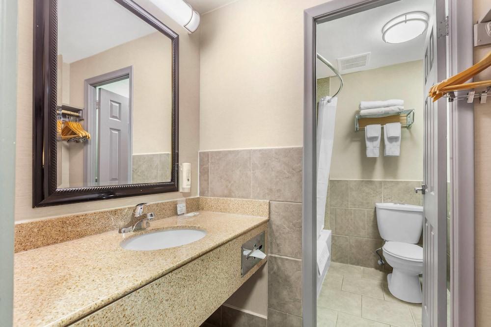 Quality Inn Toronto Airport