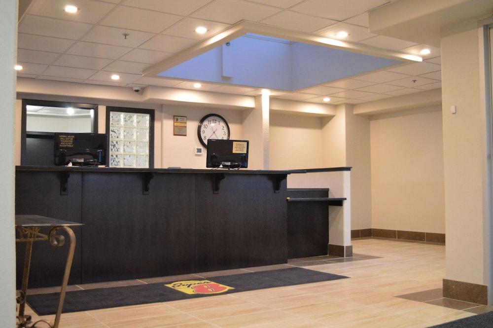 Super 8 by Wyndham Grande Prairie