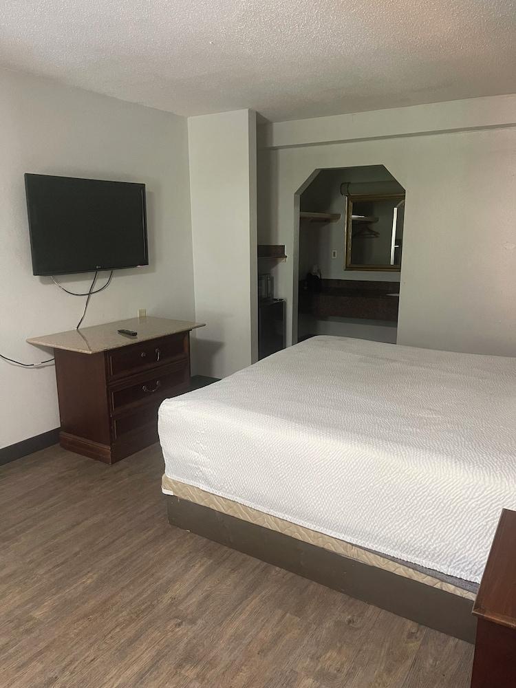 FairBridge Inn & Suites McDonough