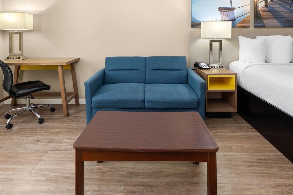 Days Inn by Wyndham Mountain Home