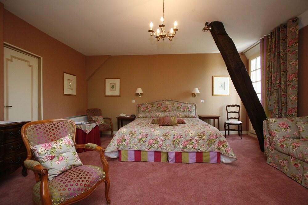 Château De Castel Novel