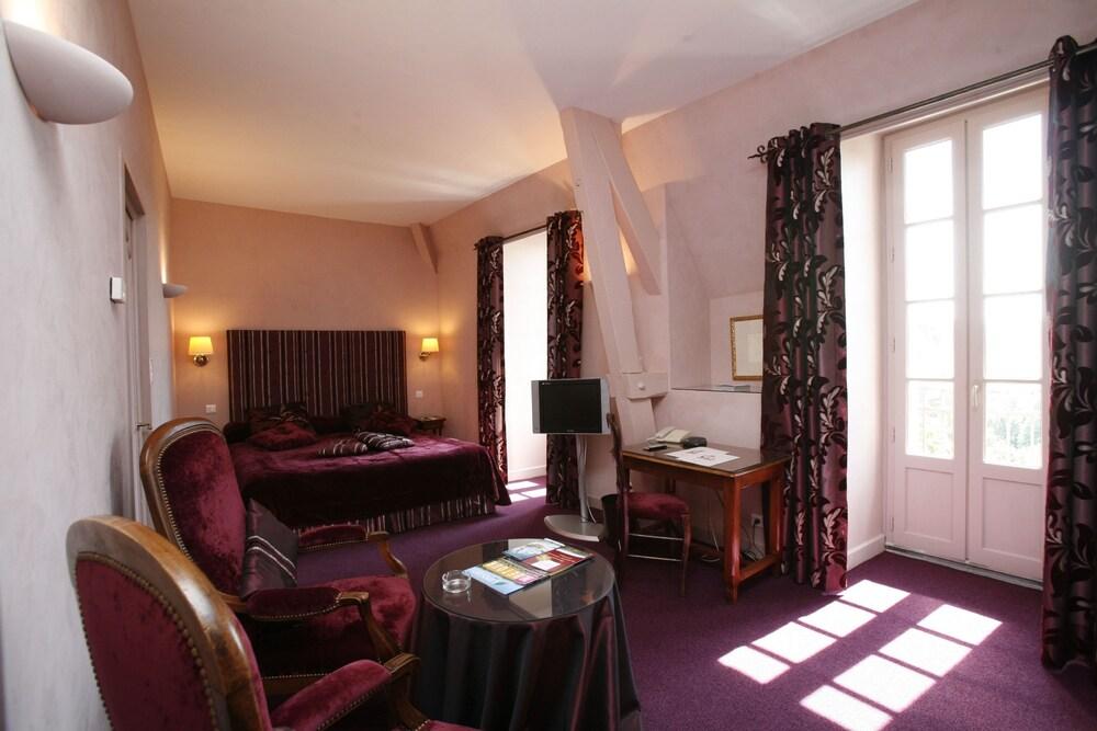 Château De Castel Novel