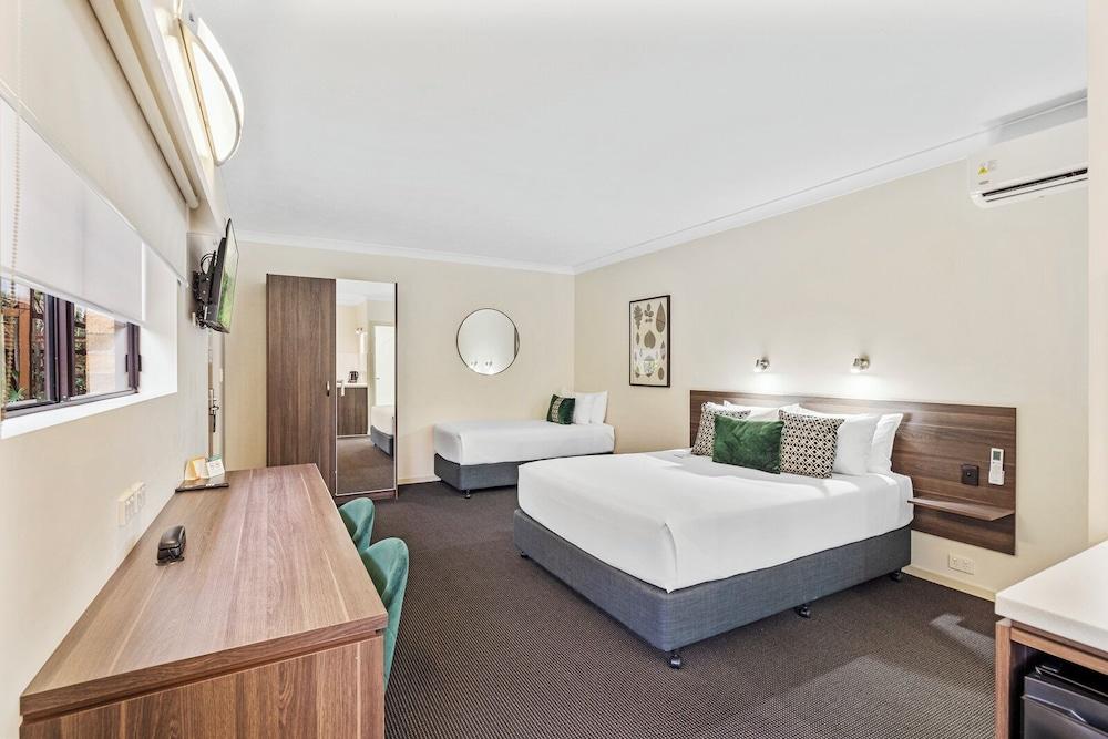 Quality Hotel Robertson Gardens