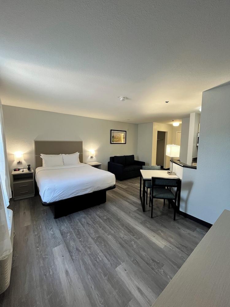 MainStay Suites Sterling near Dulles Town Center