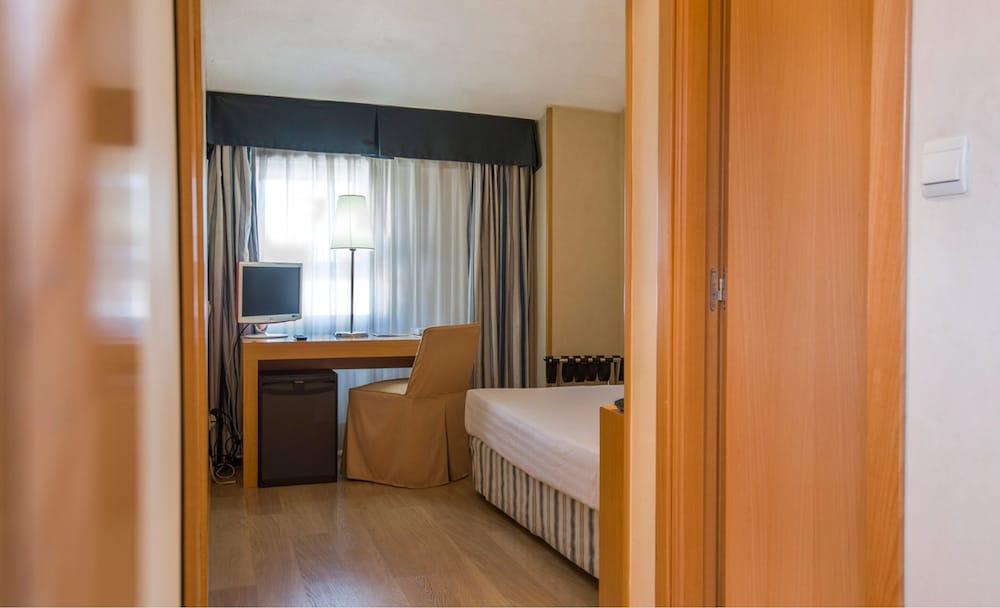 Hotel Infanta Mercedes