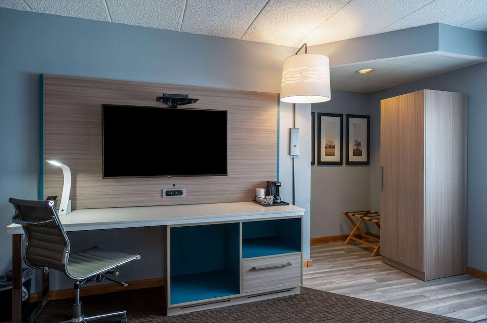 AmericInn by Wyndham Eau Claire