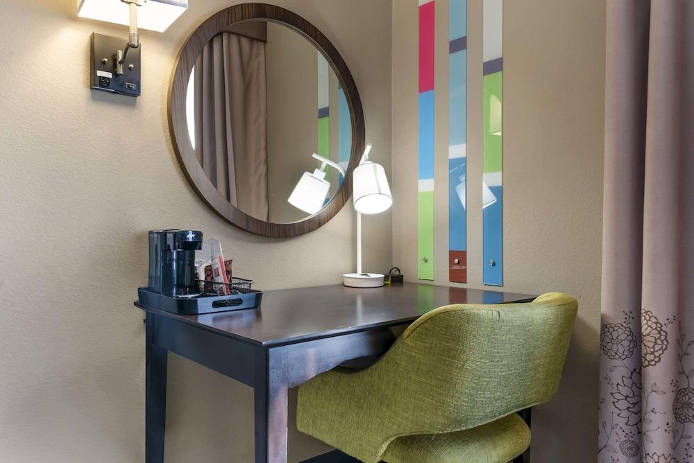 Comfort Inn & Suites Toledo North