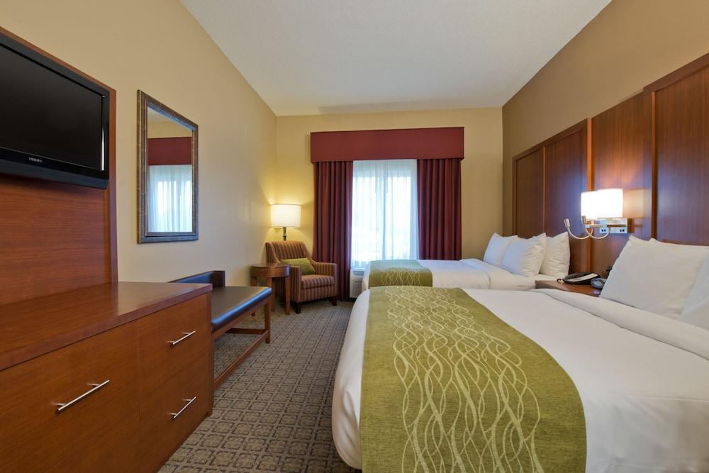 Russell Inn & Suites