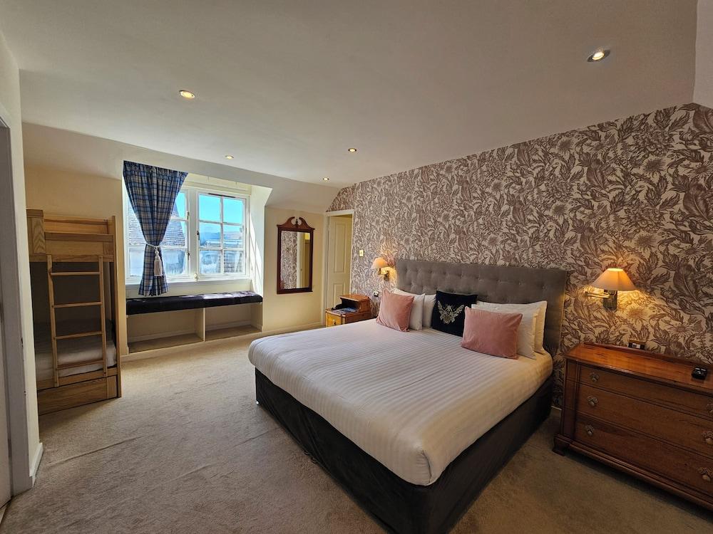 Taychreggan, Signature Collection by Eight Continents