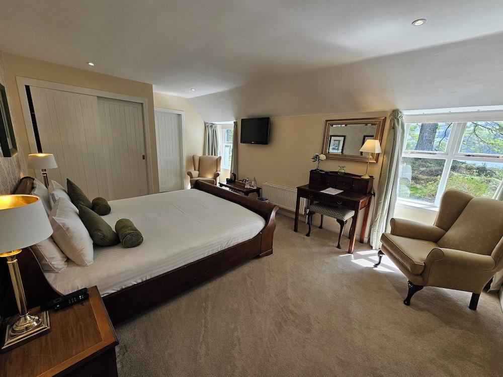 Taychreggan, Signature Collection by Eight Continents