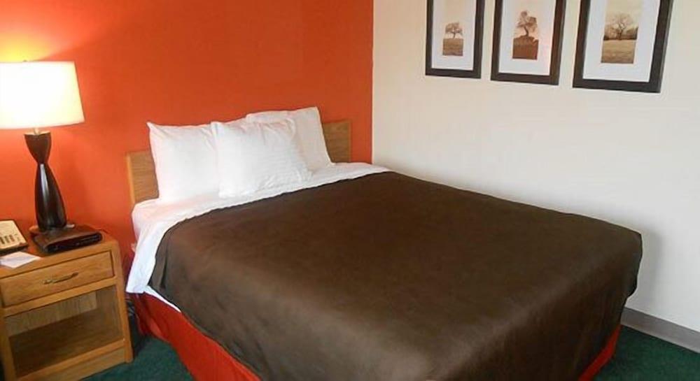 AmericInn by Wyndham Mora