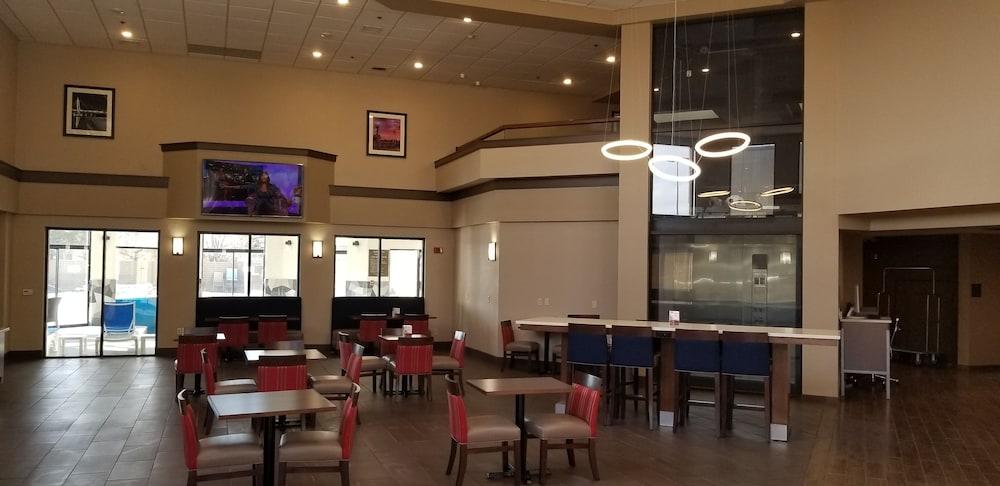 Comfort Inn & Suites Wichita Northeast