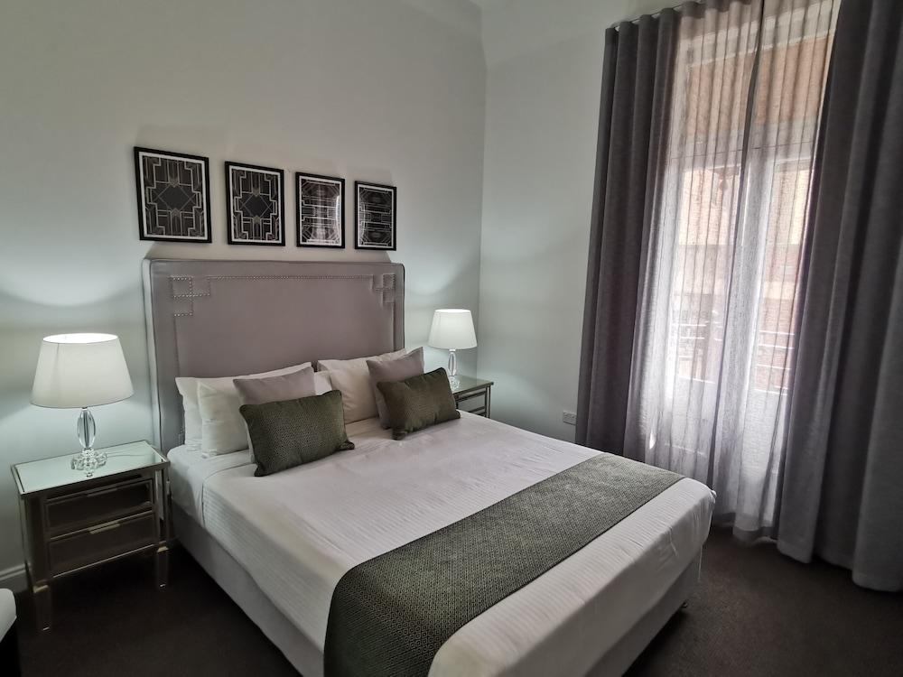 Adelaide Mansions Serviced Apartments